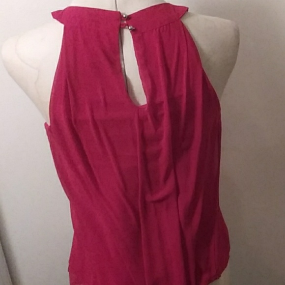 A hot pink shirt - Picture 2 of 3